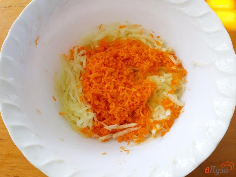 Фото приготовление рецепта: Овощные котлеты из кабачка с морковью шаг №2