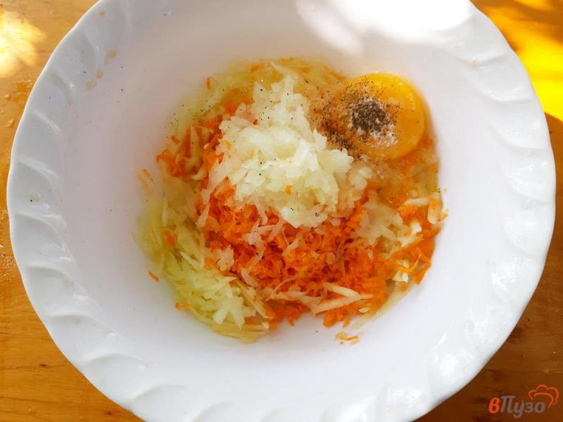 Фото приготовление рецепта: Овощные котлеты из кабачка с морковью шаг №4