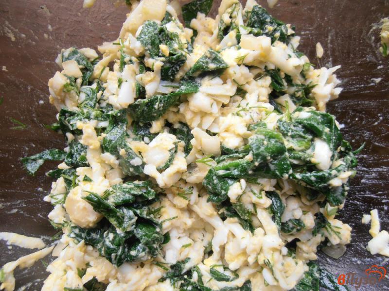 Фото приготовление рецепта: Салат из шпината с яйцами шаг №10