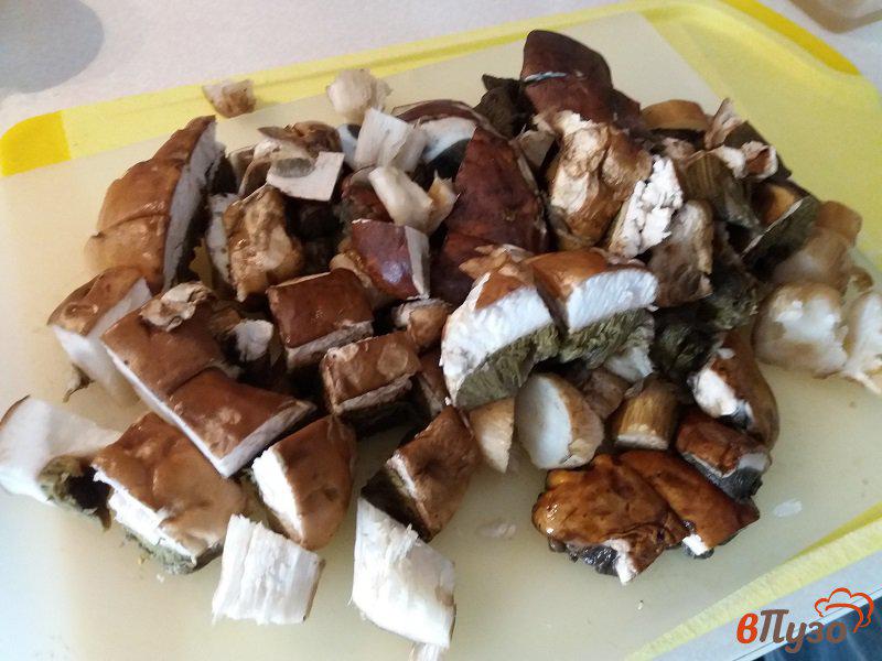 Фото приготовление рецепта: Тушеный картофель с белыми грибами шаг №3