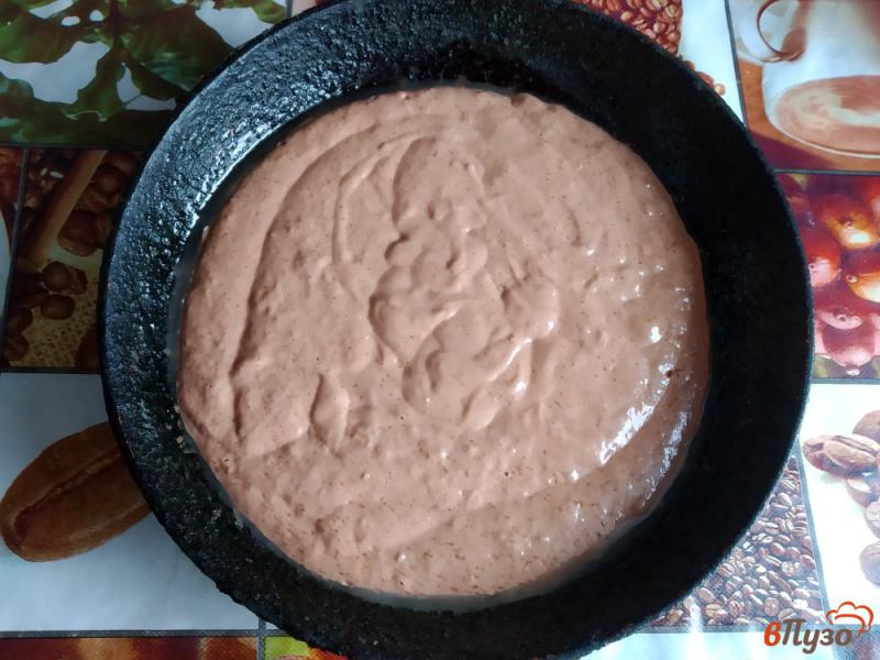 Фото приготовление рецепта: Шоколадный пирог на ряженке шаг №5