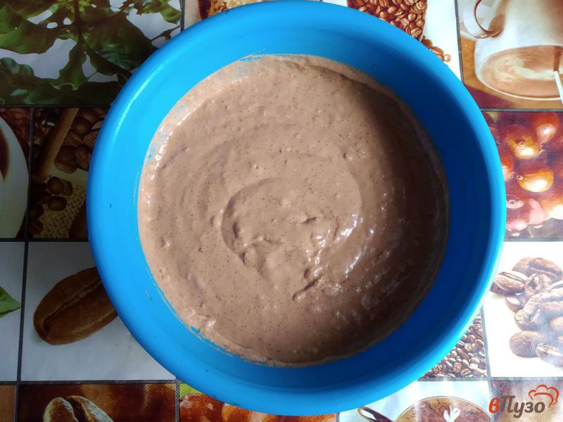 Фото приготовление рецепта: Шоколадный пирог на ряженке шаг №4