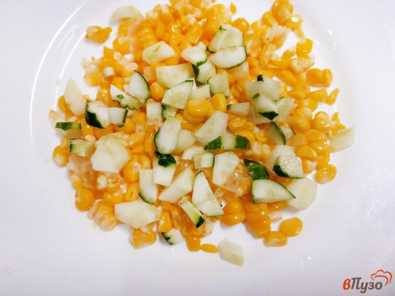 Фото приготовление рецепта: Салат овощной с кукурузой шаг №2
