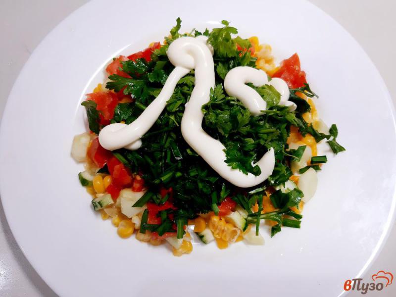 Фото приготовление рецепта: Салат овощной с кукурузой шаг №5