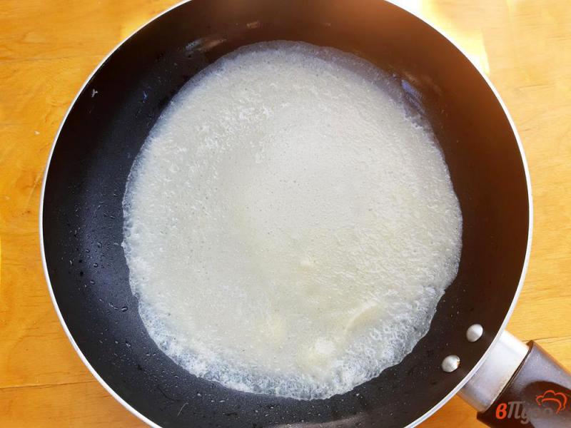Фото приготовление рецепта: Блины тонкие на молоке шаг №4