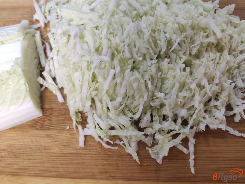 Фото приготовление рецепта: Овощной салат с зелёным луком и кукурузой шаг №1