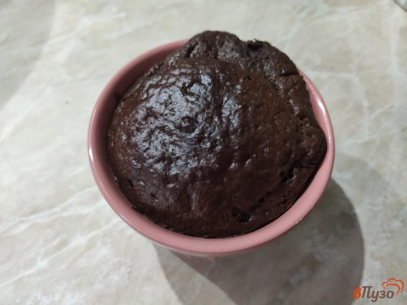Фото приготовление рецепта: Шоколадный кекс с изюмом шаг №5