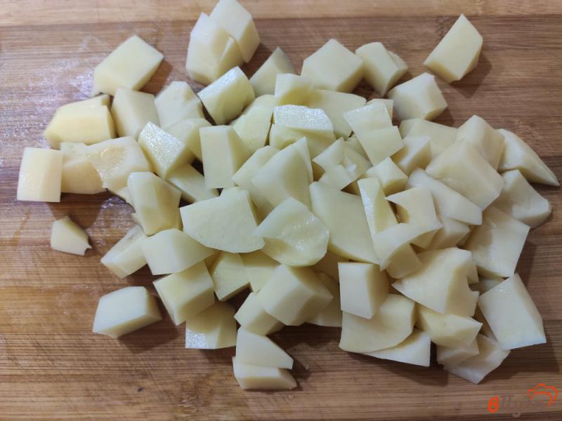 Фото приготовление рецепта: Картошка с грибами и овощами шаг №1