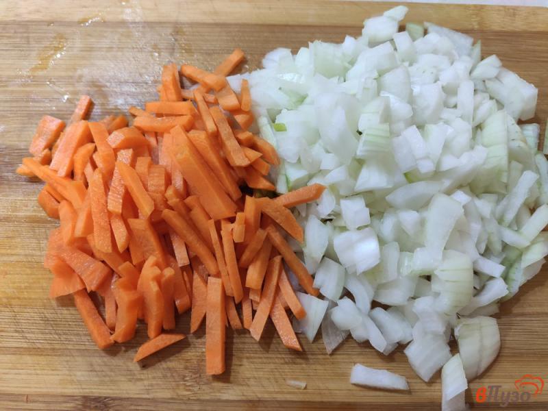 Фото приготовление рецепта: Картошка с грибами и овощами шаг №2