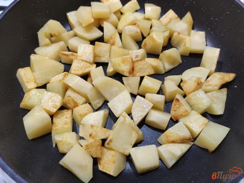 Фото приготовление рецепта: Картошка с грибами и овощами шаг №3