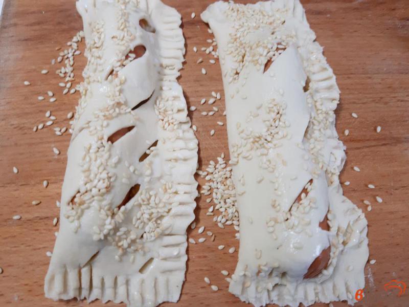 Фото приготовление рецепта: Сосиски в тесте с сырными палочками шаг №6