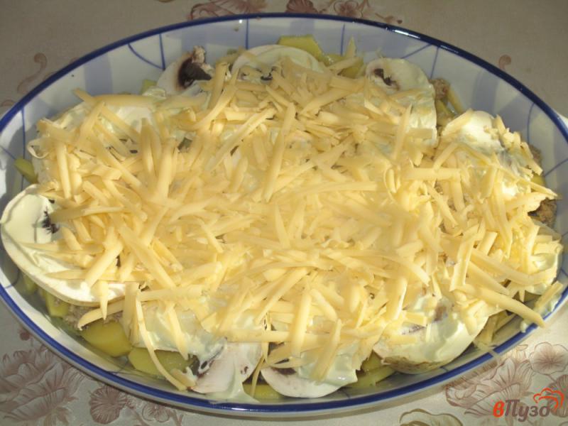 Фото приготовление рецепта: Картофельная запеканка с грибами и фаршем шаг №4