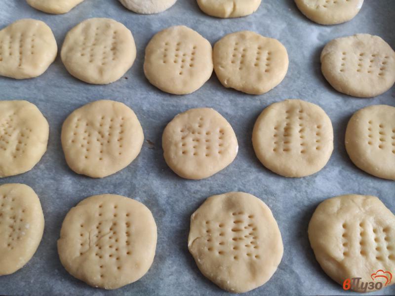 Фото приготовление рецепта: Песочное печенье с абрикосовым пюре шаг №6