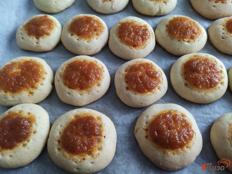 Фото приготовление рецепта: Песочное печенье с абрикосовым пюре шаг №8
