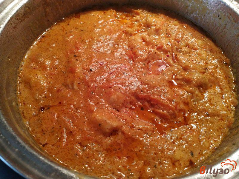 Фото приготовление рецепта: Куриное филе в сметано-томатном соусе шаг №9