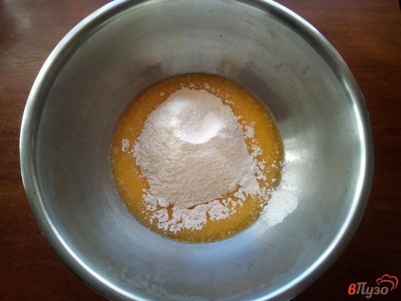 Фото приготовление рецепта: Рогалики с абрикосовым джемом и черносливом шаг №4