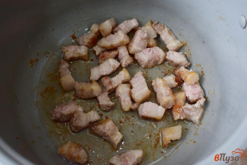 Фото приготовление рецепта: Капуста тушенная с свиной грудинкой шаг №1