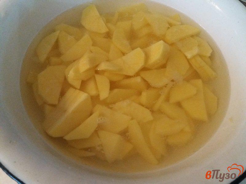 Фото приготовление рецепта: Жареный картофель на сале шаг №3
