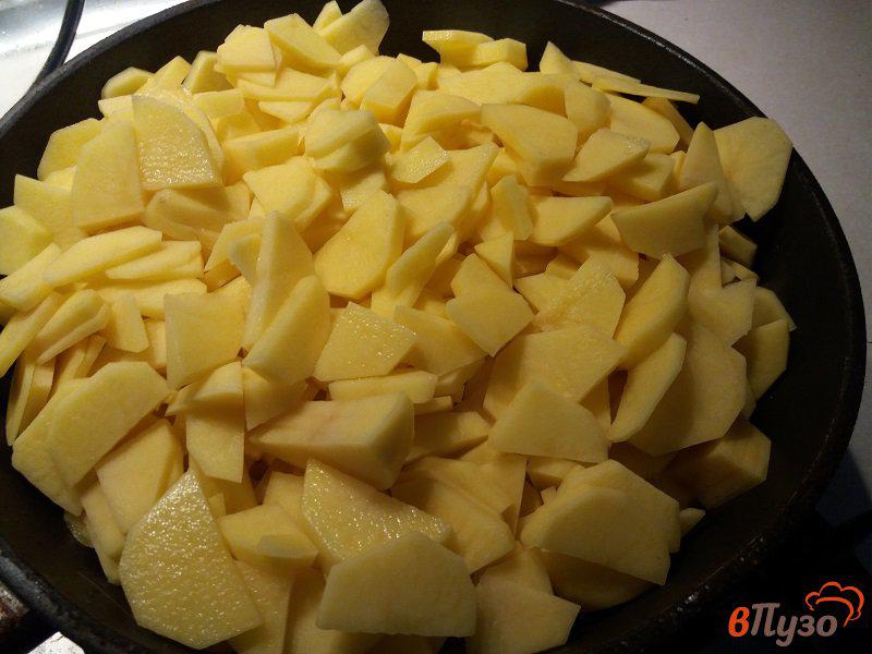 Фото приготовление рецепта: Жареный картофель на сале шаг №6