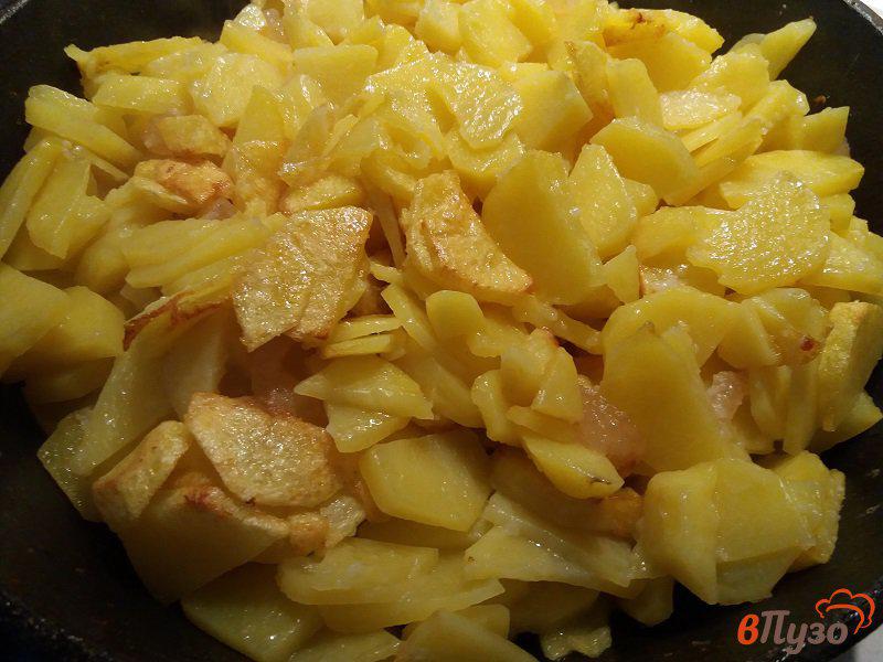 Фото приготовление рецепта: Жареный картофель на сале шаг №7
