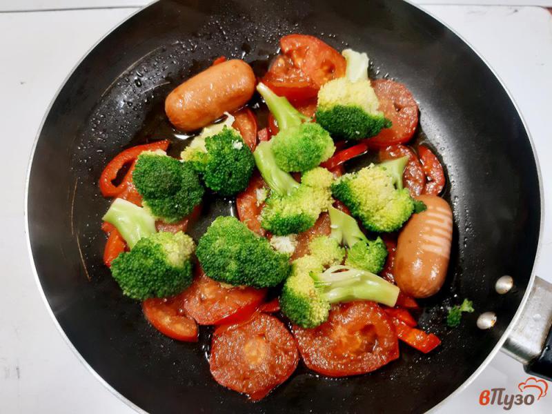 Фото приготовление рецепта: Омлет с овощами и сыром шаг №5