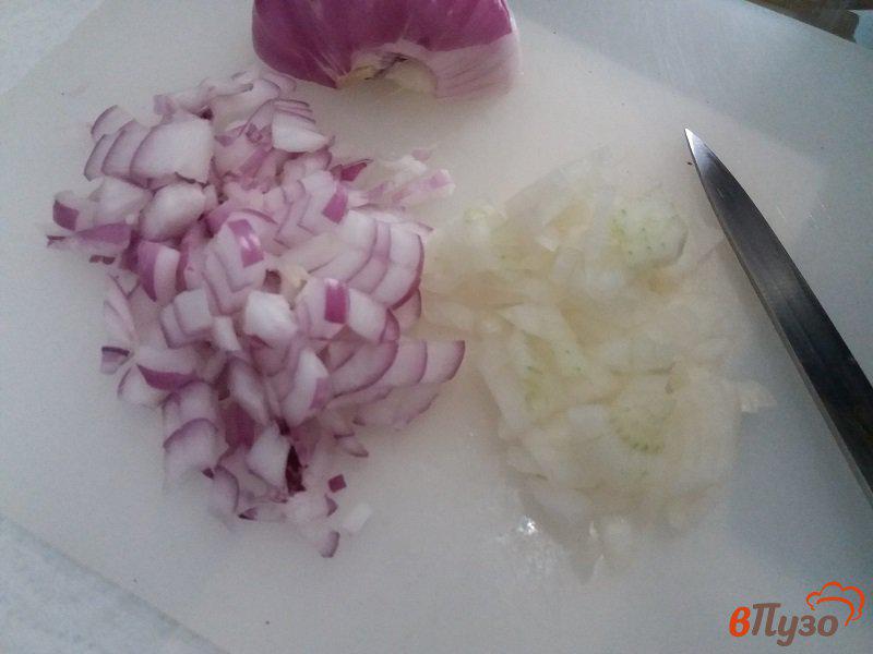 Фото приготовление рецепта: Салат мясной с горошком шаг №2