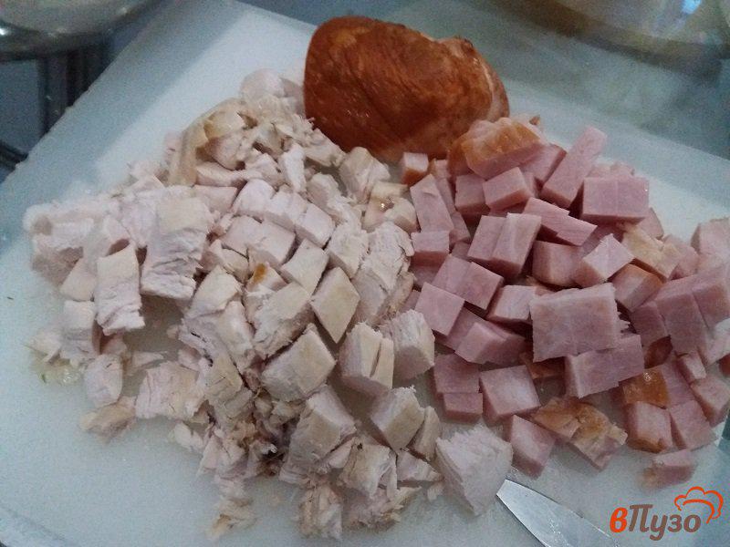 Фото приготовление рецепта: Салат мясной с горошком шаг №7