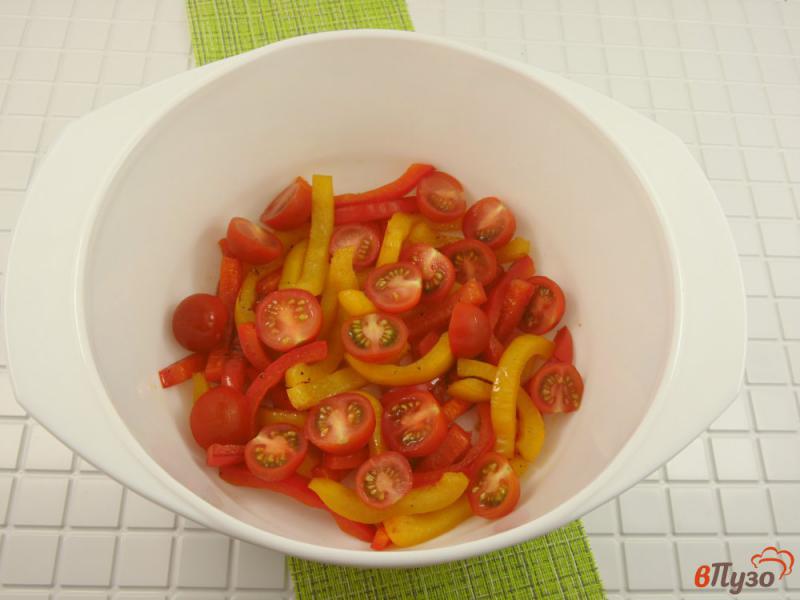 Фото приготовление рецепта: Салат из жареного перца с маслинами шаг №2