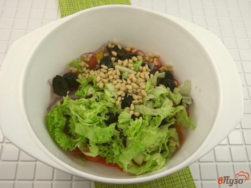 Фото приготовление рецепта: Салат из жареного перца с маслинами шаг №5