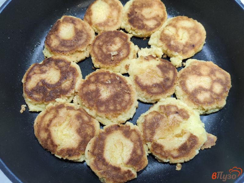 Фото приготовление рецепта: Песочное печенье на сковороде шаг №7