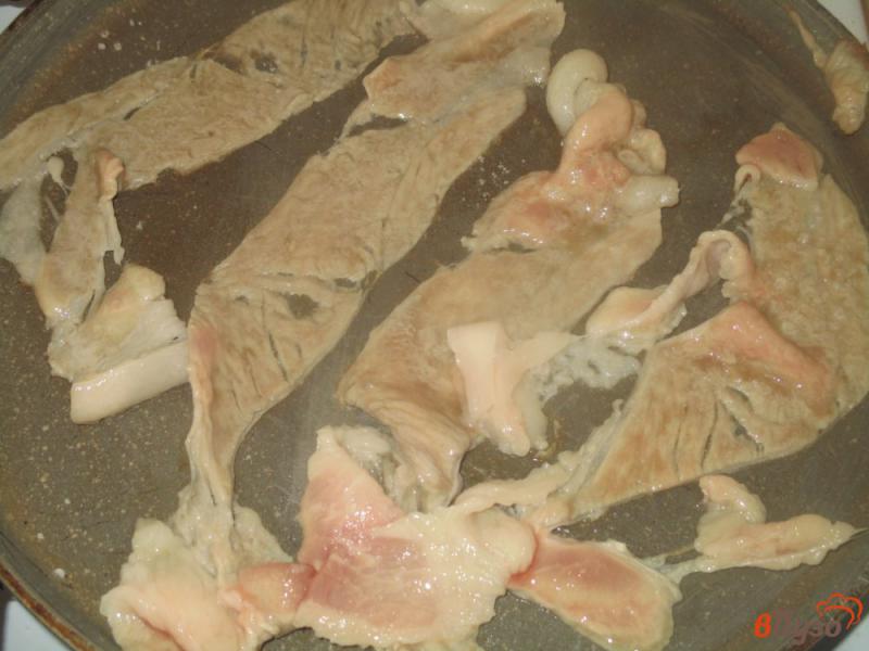 Фото приготовление рецепта: Яичница глазунья с беконом и спаржевой фасолью шаг №1