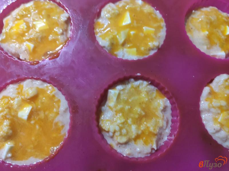 Фото приготовление рецепта: Кексы с цветной капустой и плавленным сырком шаг №5