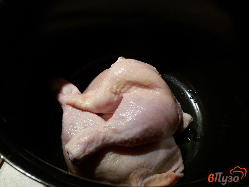 Фото приготовление рецепта: Куриный бульон с луком-пореем шаг №1