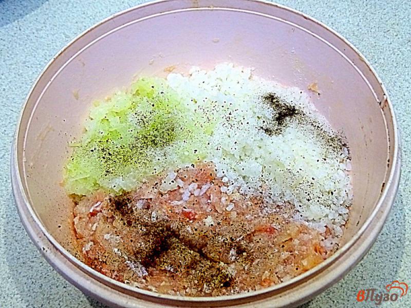Фото приготовление рецепта: Тефтели в сметанно-укропном соусе шаг №5