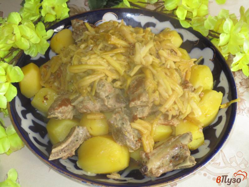 Фото приготовление рецепта: Свиные ребра с картофелем и спаржевой фасолью шаг №7