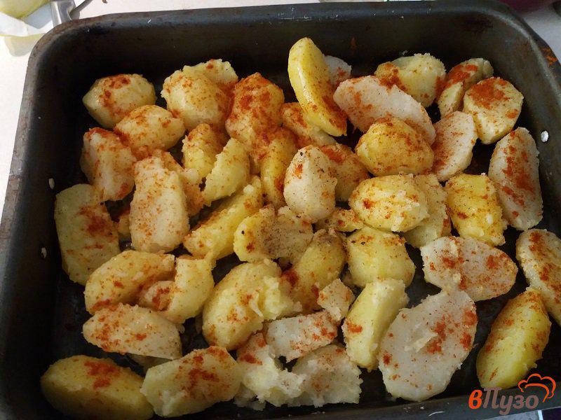 Фото приготовление рецепта: Запеченный картофель с паприкой шаг №2