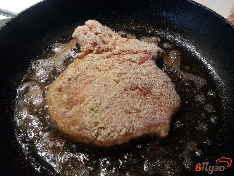 Фото приготовление рецепта: Отбивная из свиной корейки шаг №6