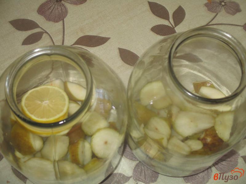 Фото приготовление рецепта: Компот из груш  с лимоном на зиму шаг №5
