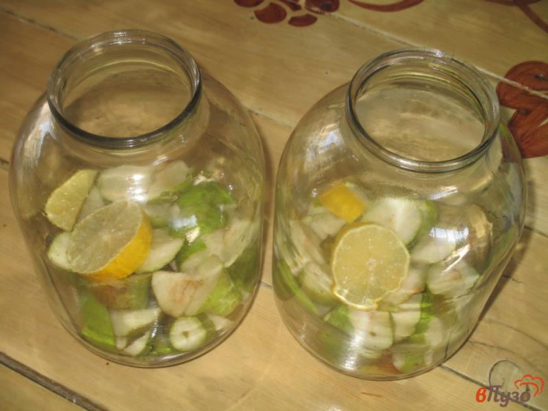 Фото приготовление рецепта: Компот из груш  с лимоном на зиму шаг №3