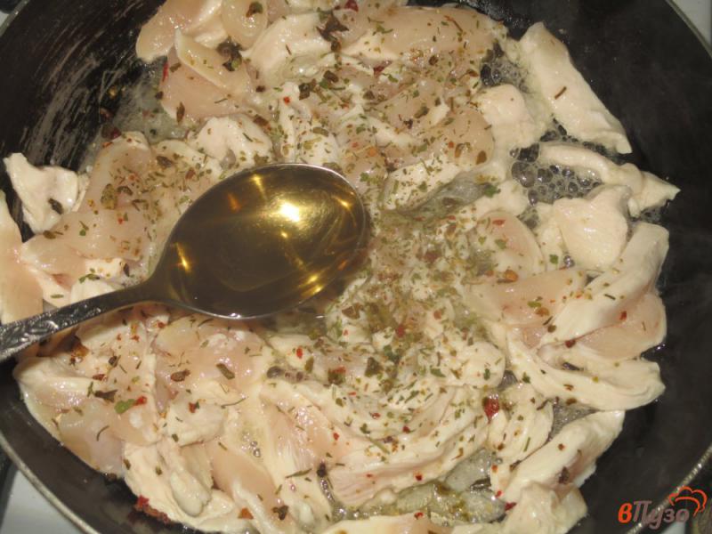 Фото приготовление рецепта: Лаваш с куриной грудкой и помидорами шаг №2