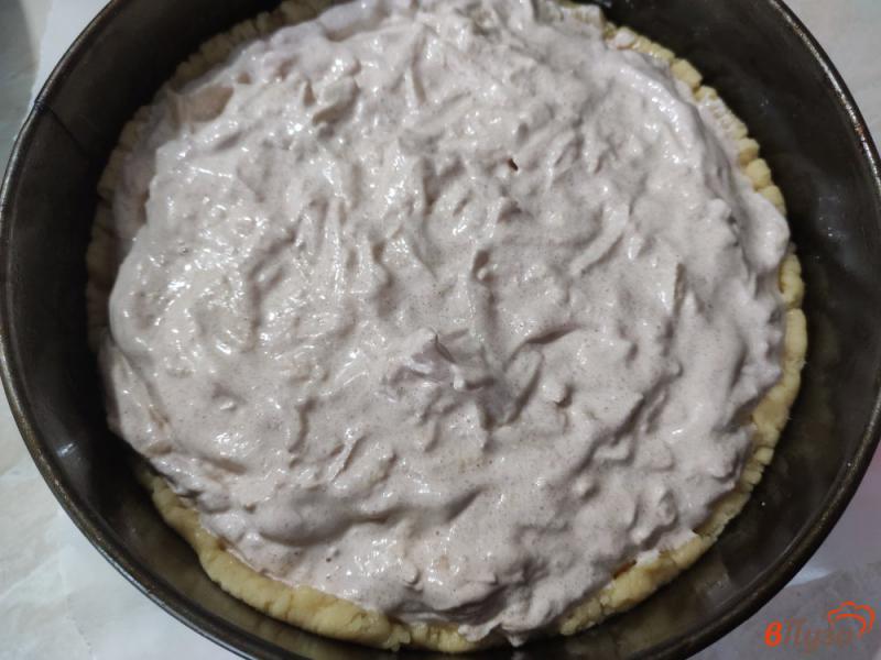 Фото приготовление рецепта: Песочный пирог с яблочной начинкой шаг №8