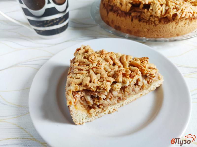 Фото приготовление рецепта: Песочный пирог с яблочной начинкой шаг №12