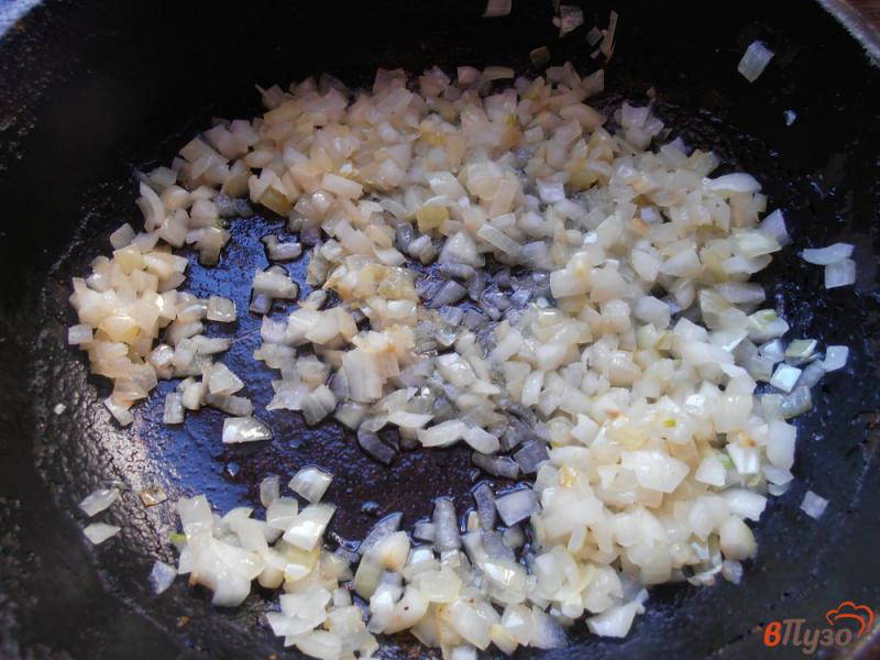 Фото приготовление рецепта: Рис с фаршем в томате шаг №2