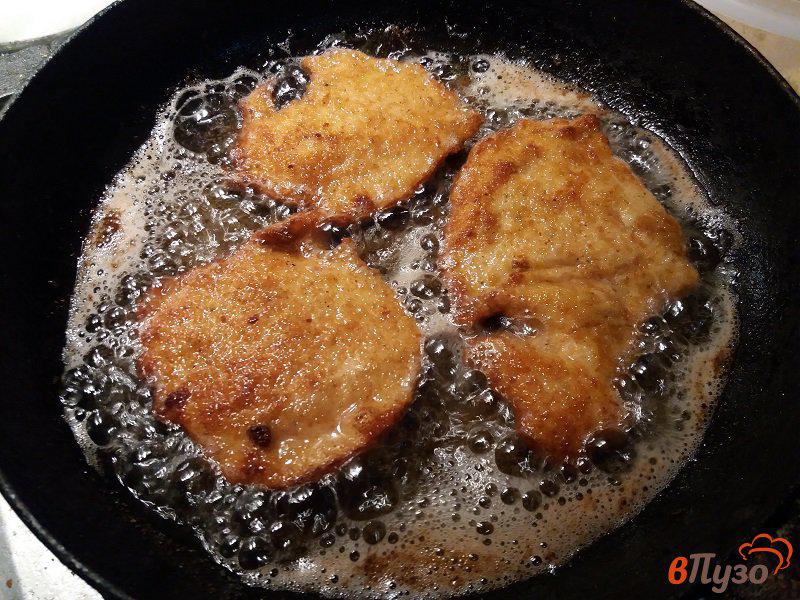 Фото приготовление рецепта: Отбивные из куриного филе в соусе-маринаде шаг №8