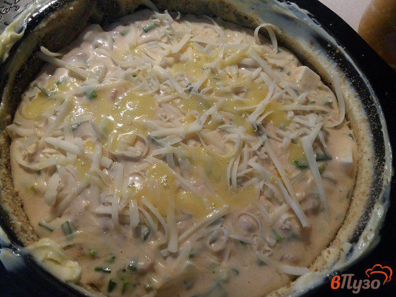Фото приготовление рецепта: Пирог из куриного филе и творожного сыра шаг №9