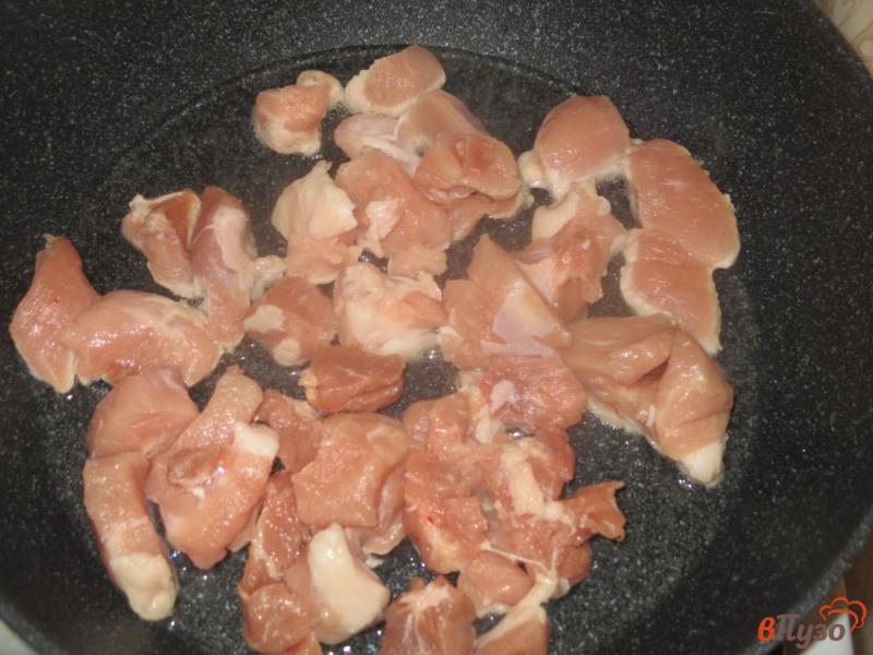 Фото приготовление рецепта: Свинина с картофелем и шампиньонами шаг №2