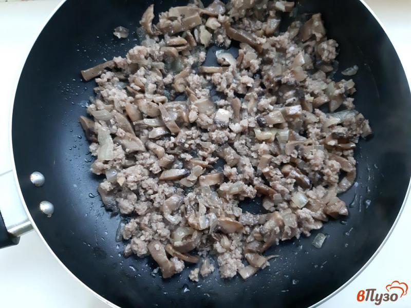 Фото приготовление рецепта: Лазанья из баклажанов с фаршем и грибами шаг №6