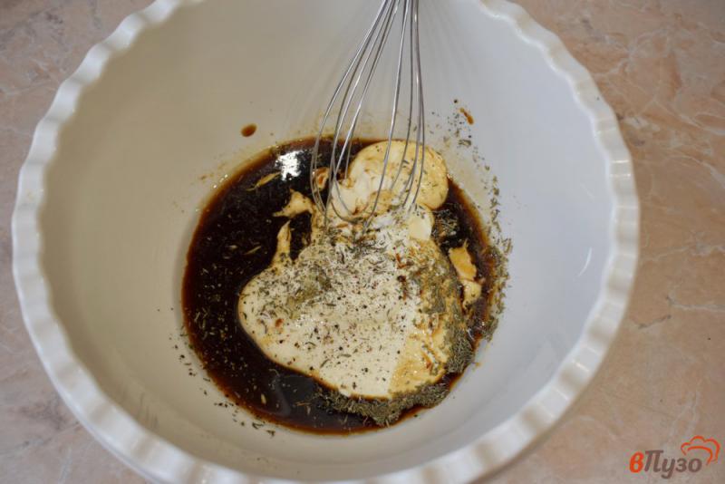 Фото приготовление рецепта: Куриные голени в майонезе с картофелем в духовке шаг №2