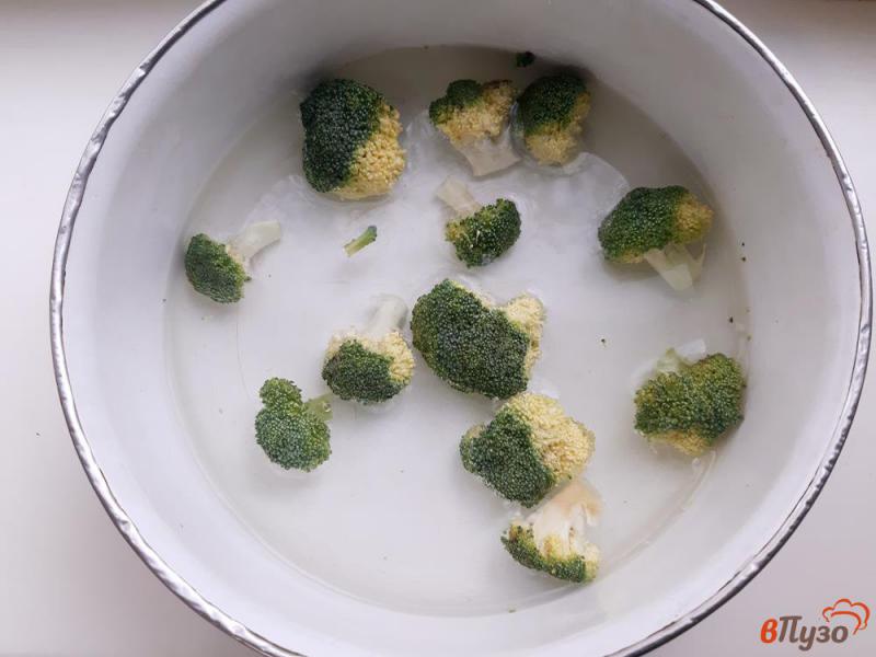 Фото приготовление рецепта: Шампиньоны с брокколи под моцареллой шаг №1