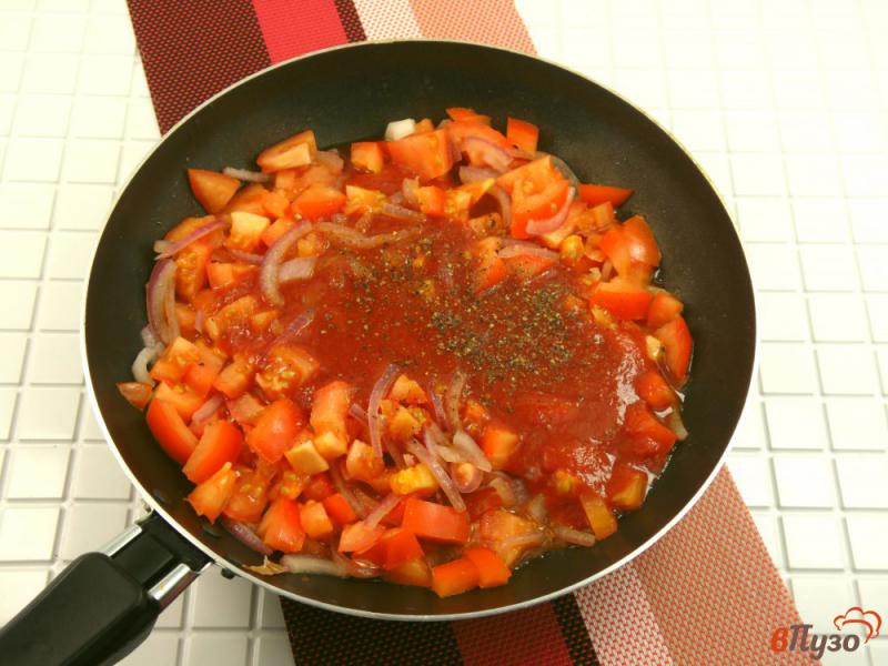 Фото приготовление рецепта: Нут со шпинатом в остром томатном соусе шаг №3